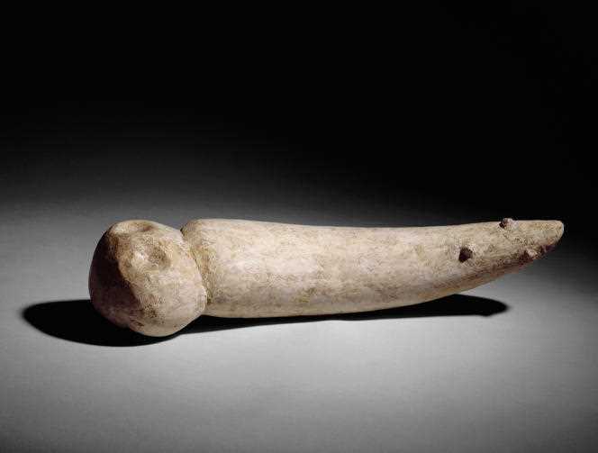 The “Unpleasant Object” (1931), by Alberto Giacometti.