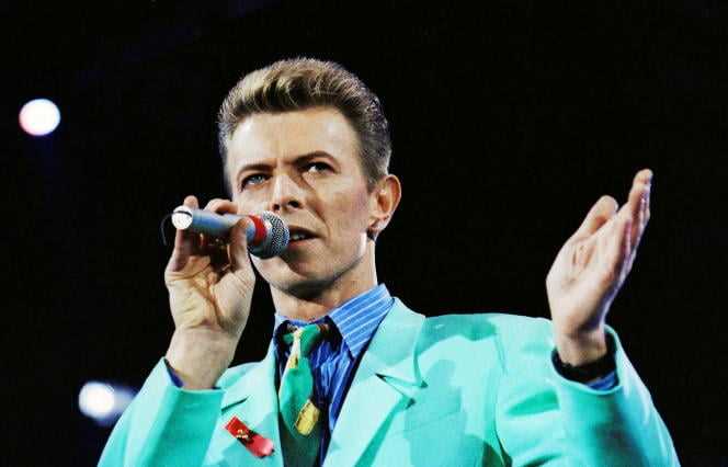 David Bowie, on stage on April 20, 1992 at the Freddy Mercury tribute concert at Wembley Stadium in London.
