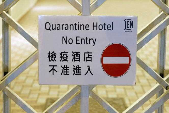 The Hong Kong government announced on Wednesday that it was banning all arrivals of travelers from eight countries, as contamination with the new coronavirus is increasing across the world.