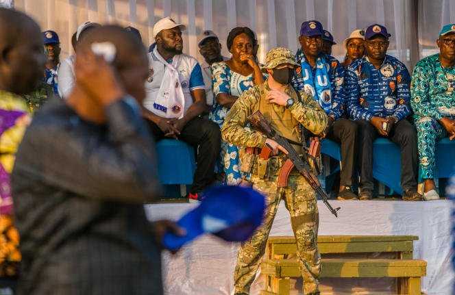 A Russian paramilitary provides security for a meeting of President Faustin-Archange Touadéra, in Bangui, Central African Republic, December 25, 2020.