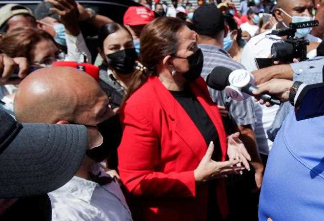 Honduran President-elect Xiomara Castro waves to supporters in Tegucigalpa, Honduras, January 23, 2022.