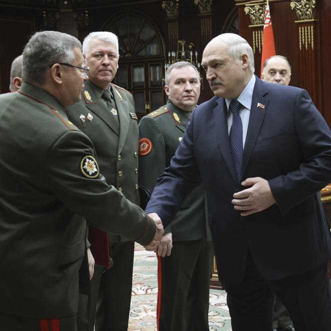 Belarusian President Alexander Lukashenko greets senior military officials in Minsk, January 17, 2022. The Belarusian President has endorsed the idea of ​​a joint Russian and Belarusian armed forces exercise called 'Determination of Union 2022'.