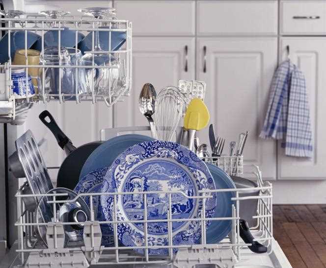 Nearly two out of three French households are equipped with a dishwasher.