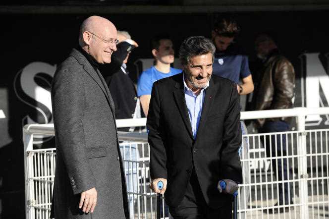 The president of the French rugby federation, Bernard Laporte (left), and the president of Montpellier Hérault Rugby, Mohed Altrad, in February 2017.