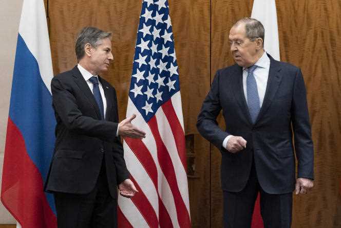 US Secretary of State Antony Blinken (left) and Russian Foreign Minister Sergey Lavrov in Geneva on January 21, 2022.