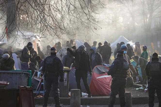 Evacuation of the camp in the Square de la Porte-de-La-Villette by the police, in Paris, on January 24, 2022.