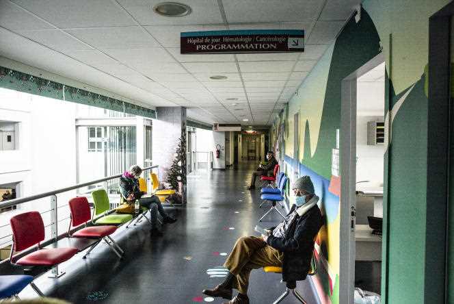 Waiting room of the day hospital of the cancer service at the Basque Coast Hospital Center, in Bayonne (Pyrénées-Atlantiques), January 20, 2022.
