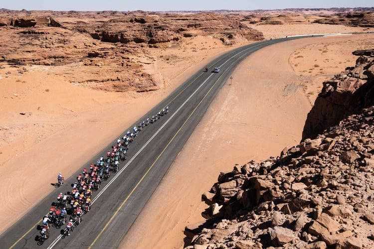 The tour leads directly through the desert.