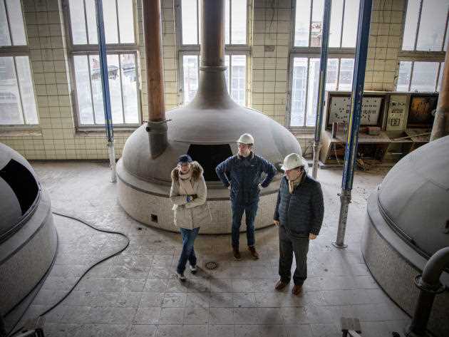 Henry Motte (in the center) and his parents, François and Anne-Catherine, in the historic brewing room, with its three fermentation tanks, in Armentières (North), December 7, 2021.