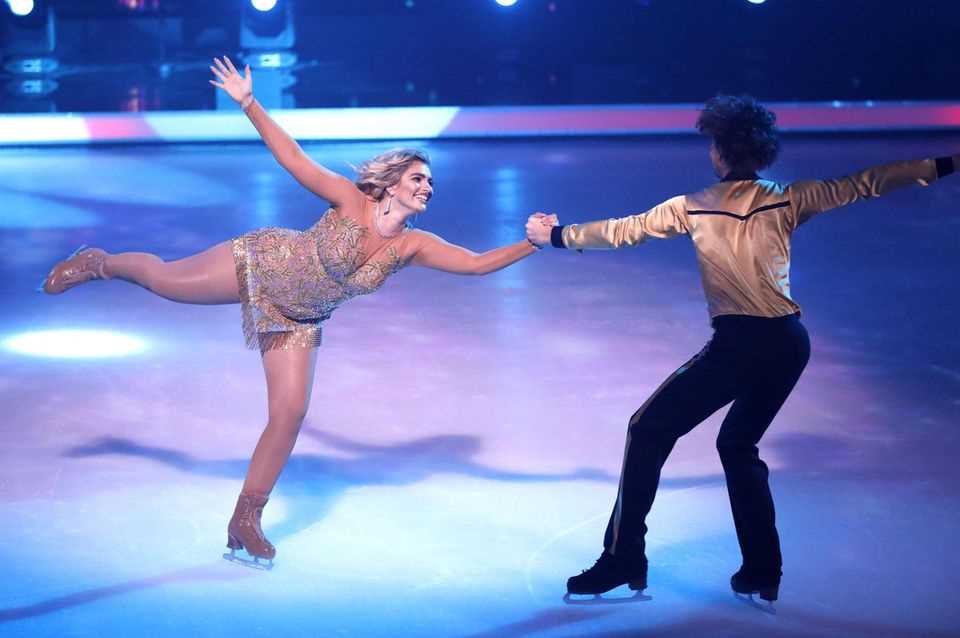 Sarina Nowak and David Vincour in the final of the Sat.1 show Dancing on Ice