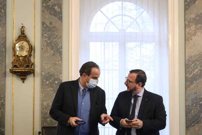 The head of the middle with President Gerhard Pfister (left) and the parliamentary group leader Philipp Bregy brings protective clauses into play.
