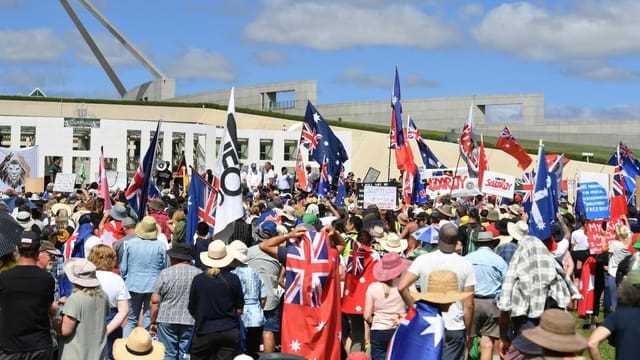Bereits unter der Woche hatten sich Protestierende vor dem Parlament in Canberra versammelt. 