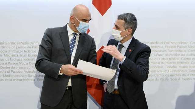 Gesundheitsminister Alain Berset und Bundespräsident Ignazio Cassis an der Medienkonferenz zum grossen Öffnungsschritt.