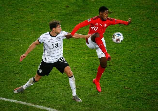 Edimilson Fernandes (right), here in action for the Swiss national team against Germany in autumn 2020.