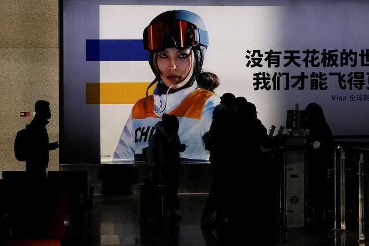 Eileen Gu ist in China das wohl prominenteste Gesicht der Olympischen Winterspiele. Ihr Portfolio an Sponsoren und Werbepartnern ist so umfassend, dass man leicht den Überblick verliert.