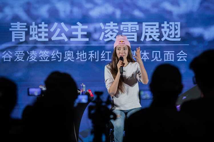 Gu an einem Termin in Peking im Dezember 2019. Die vorolympische PR- und Medienarbeit im Veranstalterland erledigte sie im Sommer.