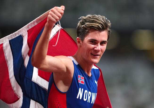 Runs the 1500 m indoors in 3:30.60 minutes: Norwegian Jakob Ingebrigtsen.