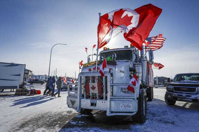 The Canada-US border crossing in Coutts was also blocked by trucks. 