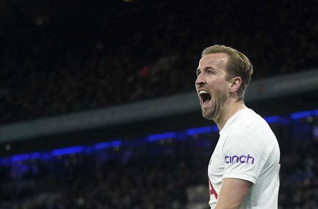 Harry Kane erzielt für Tottenham in letzter Sekunde das Tor zum Sieg.