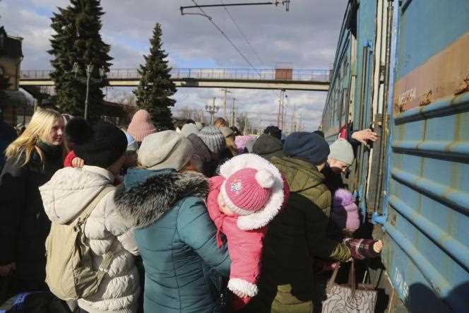 Residents of Debaltseve in the Donetsk region of Ukraine take a train to flee to Russia on February 19, 2022.