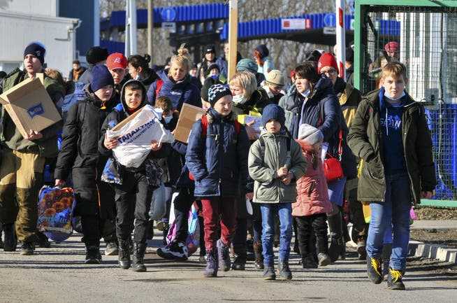 In the past few days, entire families have been “evacuated” from the breakaway Ukrainian Republic of Donetsk across the border to the Rostov region of Russia (photo from February 20). 