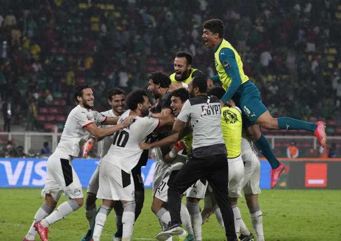 The Egyptian team celebrates its victory against Cameroon in the semi-finals of the CAN, Thursday February 3, 2022, in Yaoundé.
