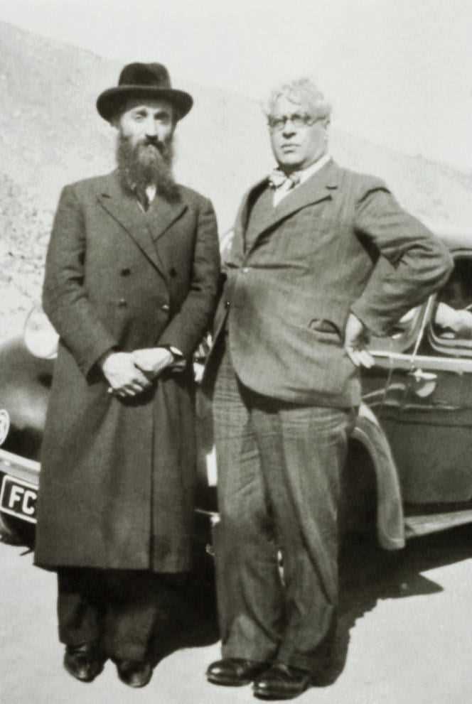 Rabbi Chaïm Kruger and the consul of Portugal, Aristides de Sousa Mendes (on the right), who will save thousands of Jews (here, in Bordeaux, in 1940).