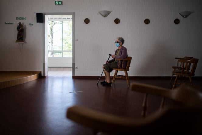 A resident of an nursing home in Haute-Goulaine, near Nantes, on March 30, 2021.