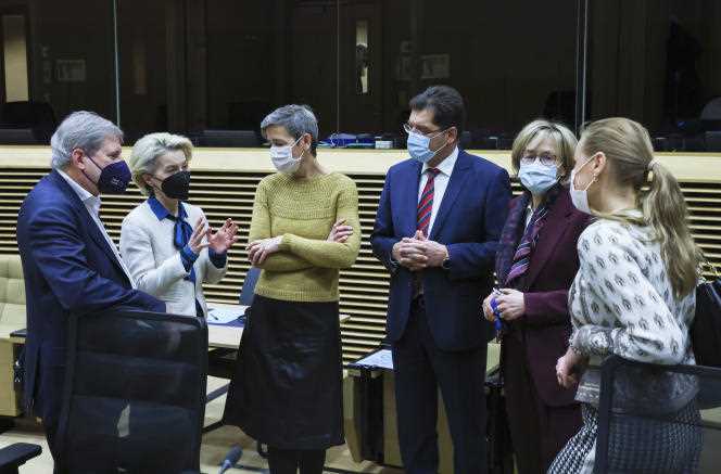European Commission President Ursula von der Leyen (2nd left) speaks with European Commissioner for a Europe Fit for the Digital Age Margrethe Vestager (3rd left) and European Commissioner for Budget and of the Johannes Hahn administration (left), during a meeting of the College of EU Commissioners, in Brussels, on January 26, 2022.