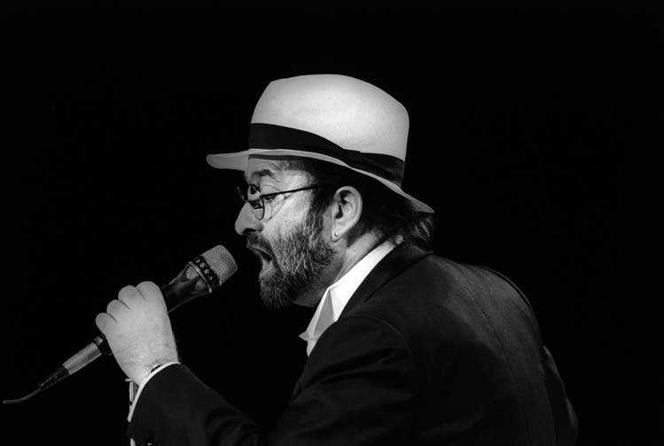 Lucio Dalla sang about a better life, about love and tenderness.