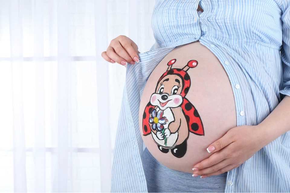 Paint baby bump: painted ladybug on baby bump