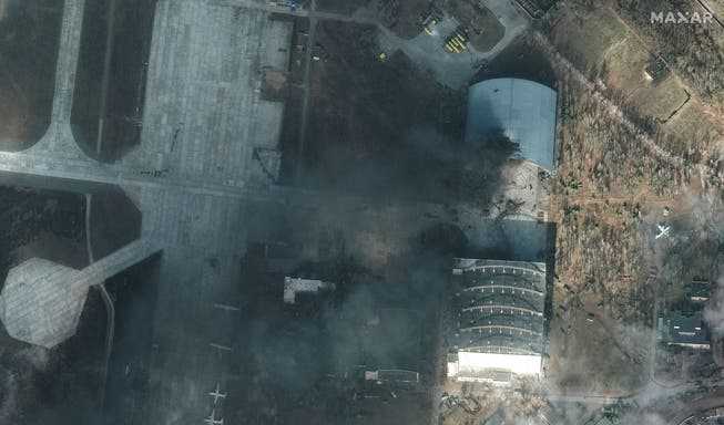 The satellite image shows the bombing of the Antonov An-225 hangar at Hostomel Airport.  The degree of destruction of the machine is not yet known.