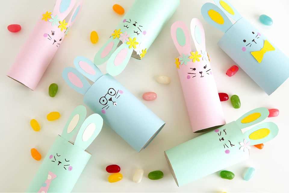 Make Easter bunnies: Easter bunnies from toilet paper roll