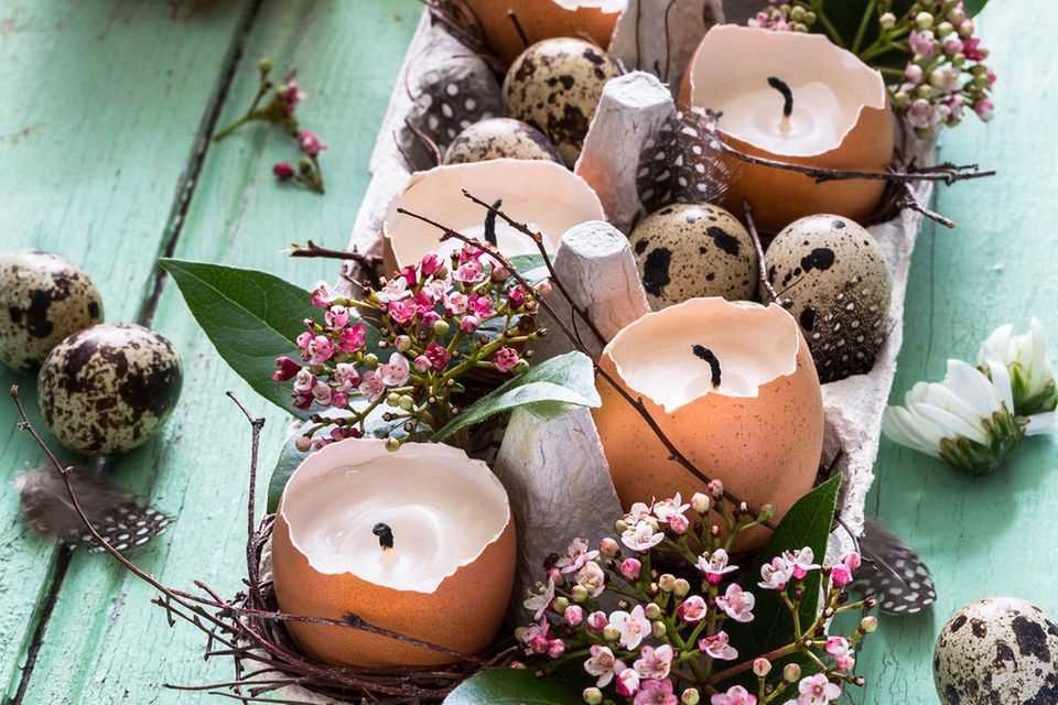 Easter decorations made from natural materials: egg box with egg candles