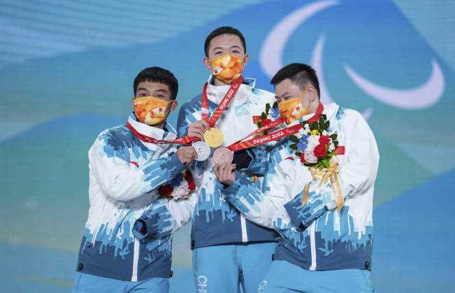 The 100% Chinese podium in snowboardcross at the Paralympic Games in Beijing on March 7.  Gold medalists Lijia Ji (center), silver Pengyao Wang (left), and bronze medalist Yonggang Zhu.