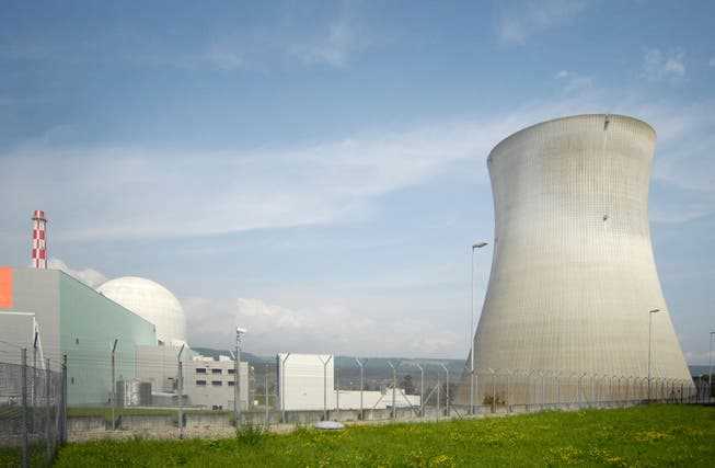 Die Revision des Kernkraftwerkes Leibstadt, an dem die BKW beteiligt ist, dauerte länger als gedacht. Daher musste sich die BKW kurzfristig am Markt teuren Strom einkaufen. 