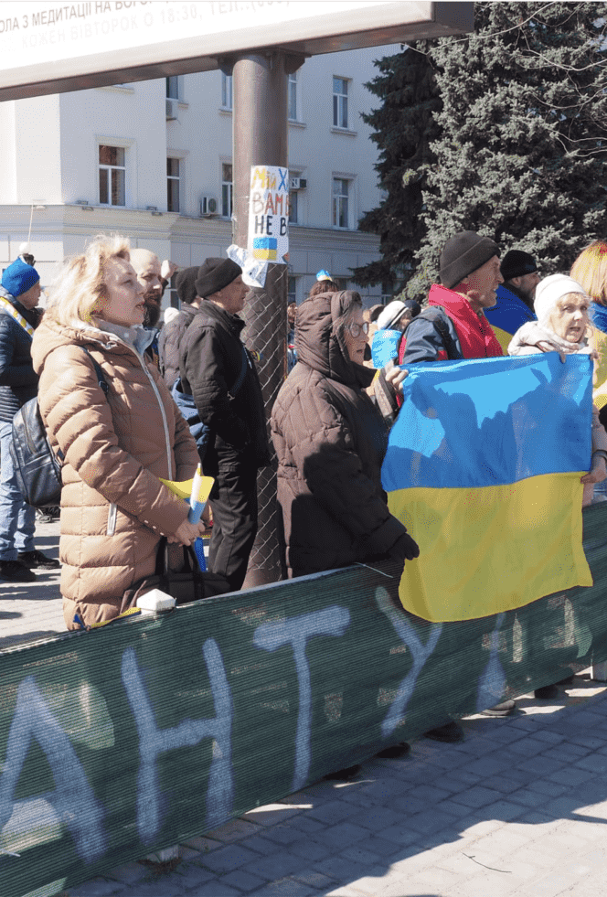 Example of content posted on social media by residents of Kherson, Ukraine on March 15, 2022: a protest by residents against the Russian takeover of the city.