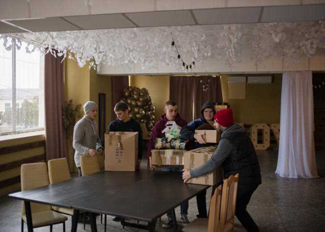 At the Light to the World evangelical church, volunteers are rationing food to distribute to displaced people.  In Reni (Ukraine), March 16, 2022.