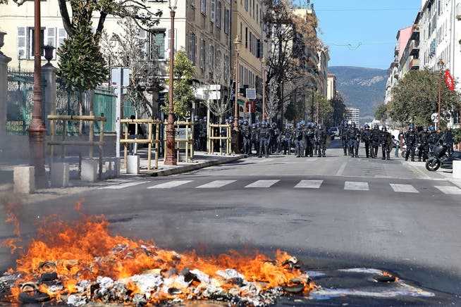 Serious riots broke out in the Corsican capital of Ajaccio as a result of the attack on the imprisoned separatist Colonna.