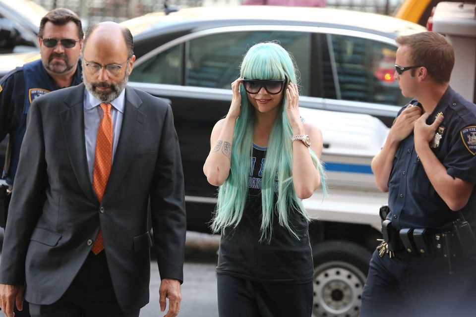 Amanda Bynes had to appear before the criminal court in New York in 2013.  She was charged with illegal possession of marijuana.