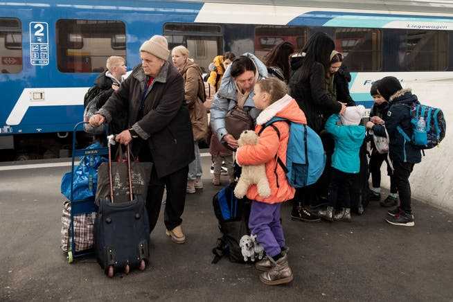 Ukrainische Flüchtlinge kommen am Hauptbahnhof Zürich an.