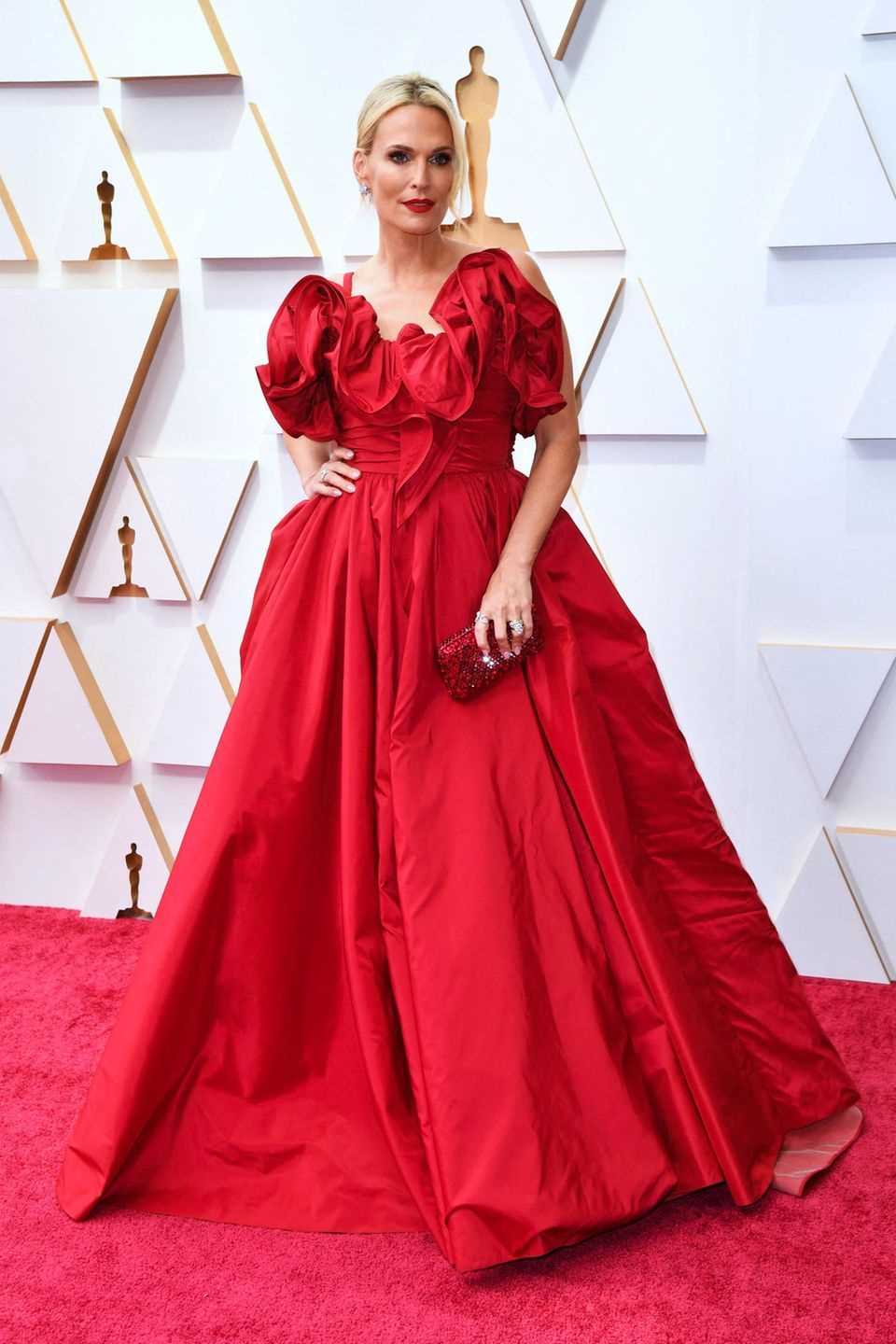 Molly Sims in a crimson ruffled gown by Elie Saab Couture.