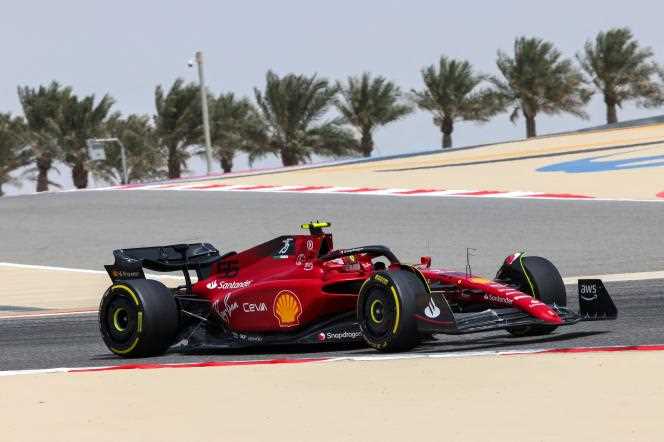 The Ferrari of Spaniard Carlos Sainz Jr, in Bahrain, March 12, 2022.