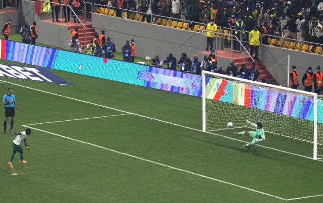 The Senegalese Sadio Mané scored the shot on goal for the qualification for the World Cup, against the Egyptian goalkeeper, Mohamed El Shenawy, on March 29, in Dakar.
