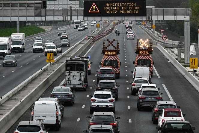 Demonstration on the highway against the rise in fuel prices, in Bordeaux, March 30, 2022.