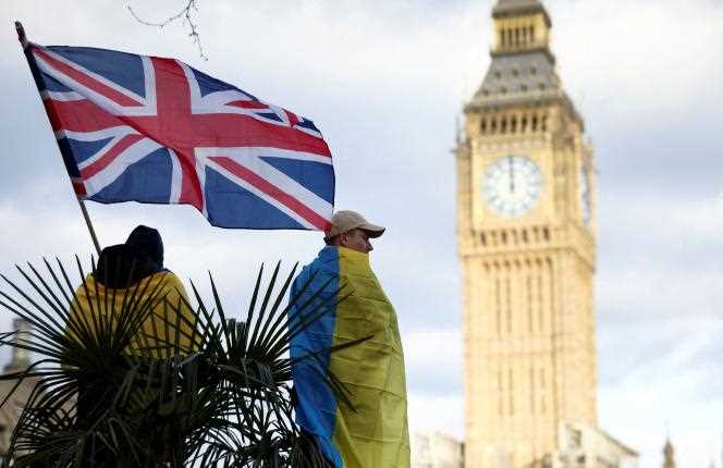 Pro-Ukraine protesters in London on March 6, 2022.