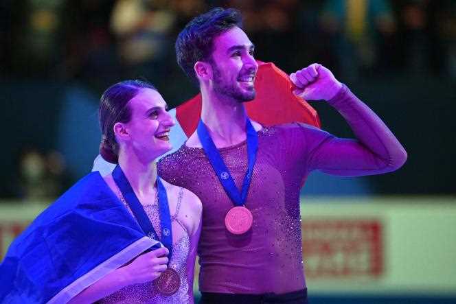 Gabriella Papadakis and Guillaume Cizeron after their 5th world title in ice dancing, at the end of the World Figure Skating Championships, on March 26 in Montpellier. 