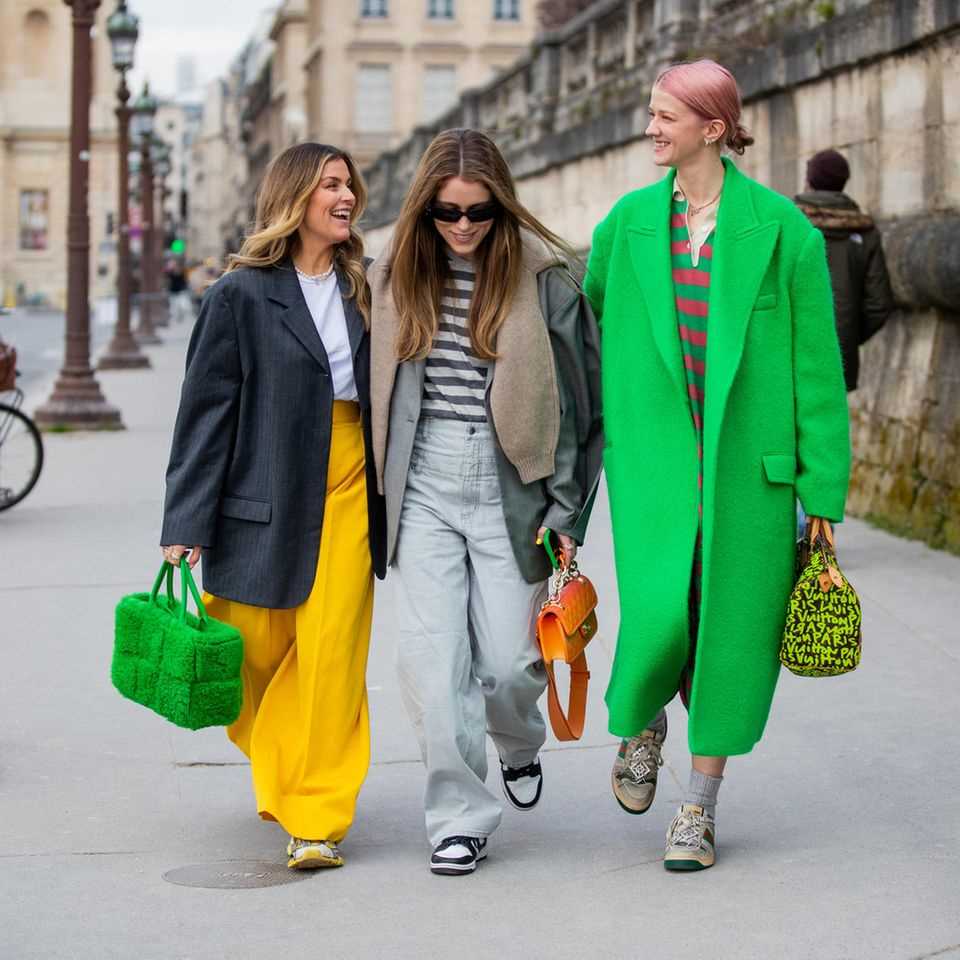Green Street Styles : Day Two - Paris Fashion Week - Womenswear F/W 2022-2023