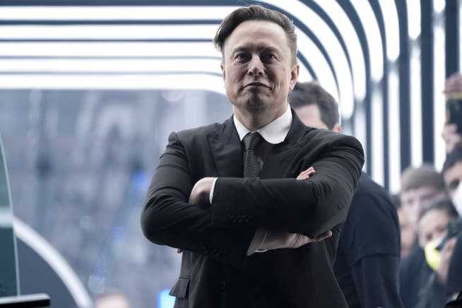 Tesla-Chef Elon Musk, hier bei der Eröffnung der neuen Gigafactory bei Berlin am 22. März, hat sich einen Anteil von 9,2 Prozent an den Kurznachrichtendienst Twitter gesichert und den Aktienkurs nach oben getrieben.