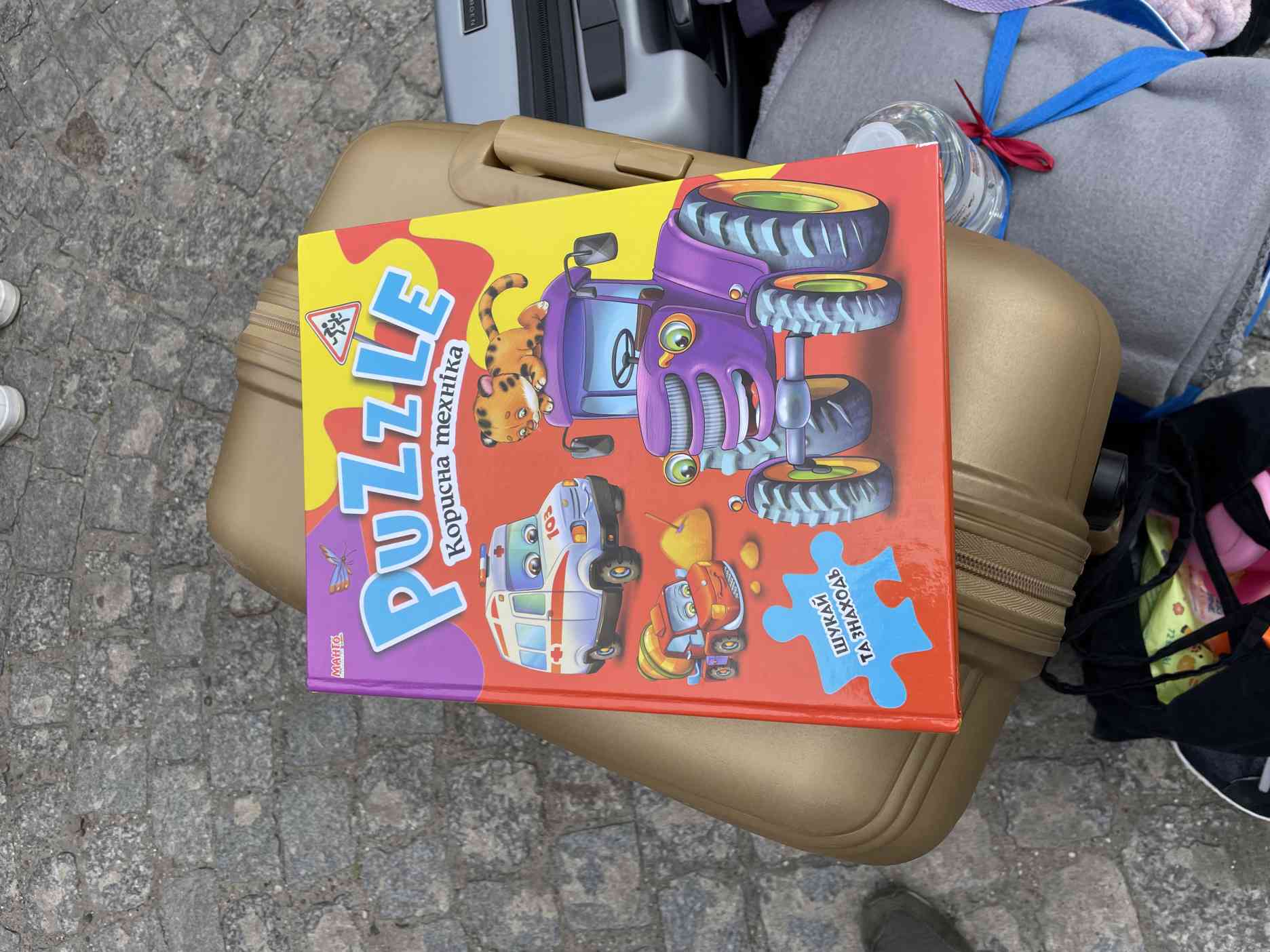 Children mainly play on their laptops, but sometimes you find a puzzle on the luggage. 